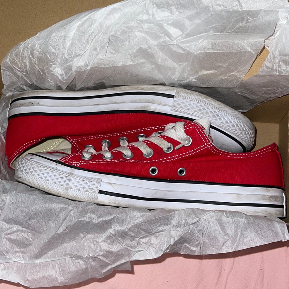 Red low top converse